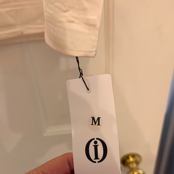 Elegant Cream Sleeveless silk Top - Picture 3 of 7